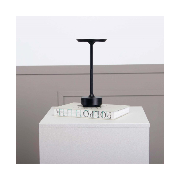 AVA Black, genopladelig lampe