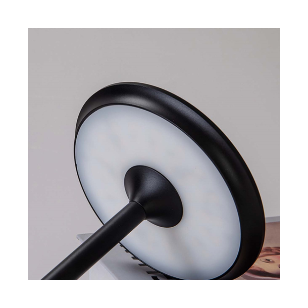 AVA Black, genopladelig lampe