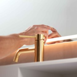 LUCA, firkantet spejl med firsidet belysning og backlight.