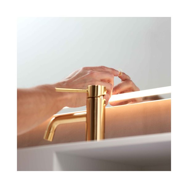 LUCA, firkantet spejl med firsidet belysning og backlight.