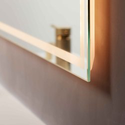 LUCA, firkantet spejl med firsidet belysning og backlight.