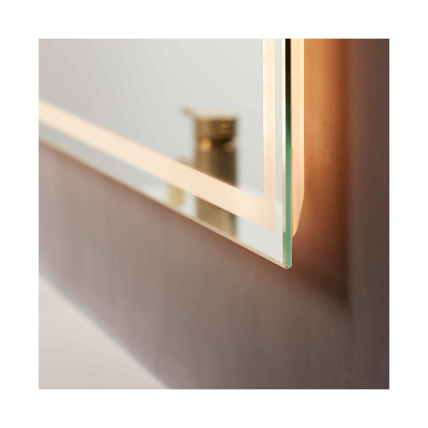 LUCA, firkantet spejl med firsidet belysning og backlight.