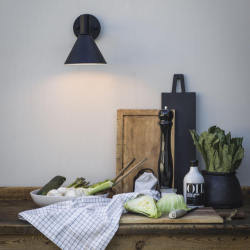 MiniTripp, Sort, facadelampe 