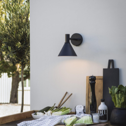 MiniTripp, Sort, facadelampe 